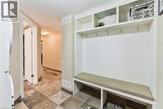 2277 Fassel Ave in Burlington, ON - Building Photo - Building Photo