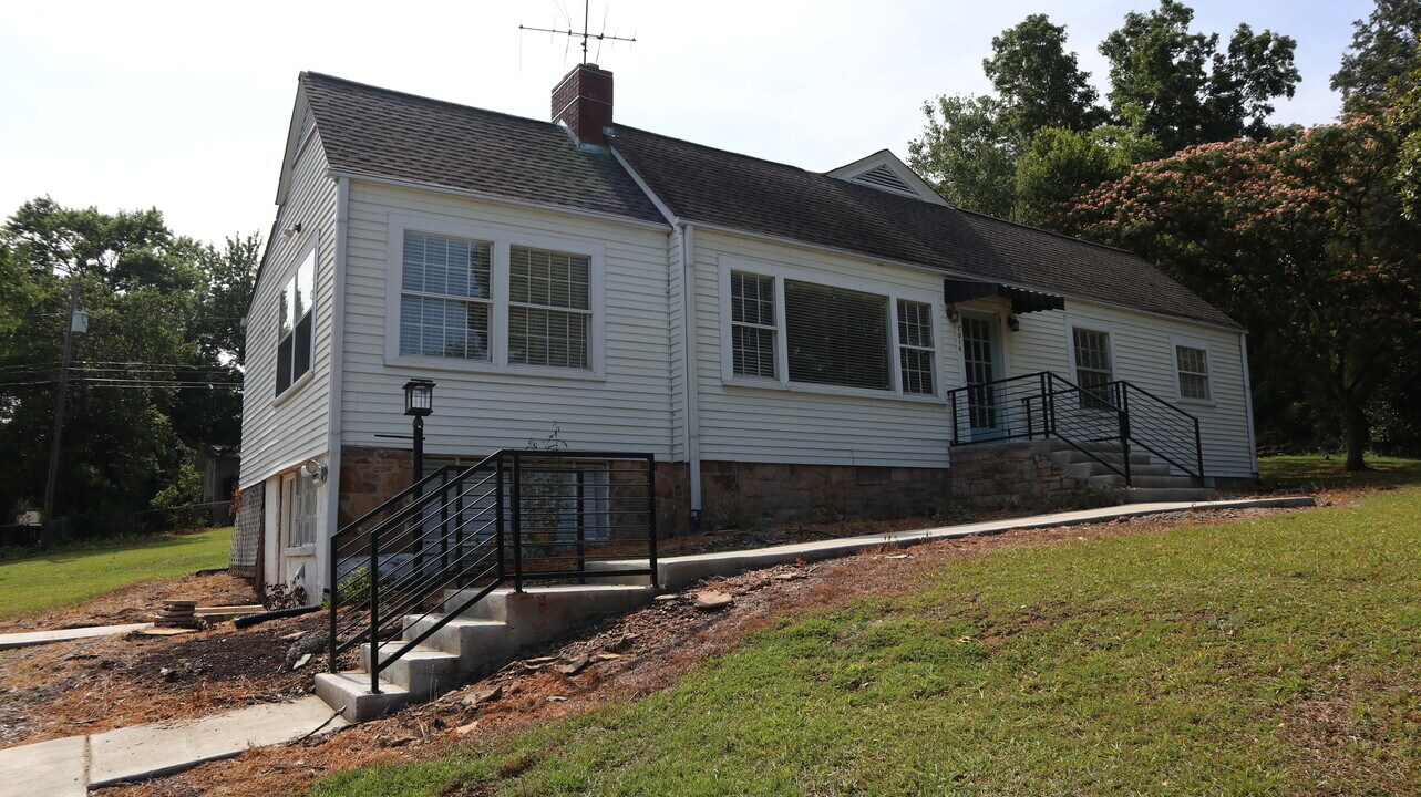 1016 Wickford Rd in Vestavia Hills, AL - Building Photo