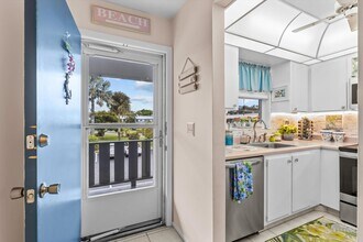 2929 SE Ocean Blvd, Unit #130-9 in Stuart, FL - Foto de edificio - Building Photo