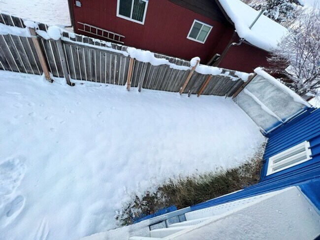381 Pauline St in Anchorage, AK - Building Photo - Building Photo