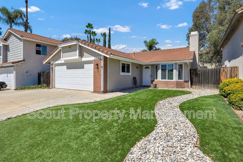 39149 Rising Hill Dr in Temecula, CA - Building Photo