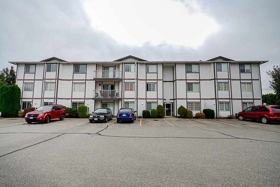 45669 McIntosh Dr in Chilliwack, BC - Building Photo