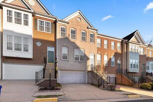 6215 Split Creek Ln in Alexandria, VA - Building Photo