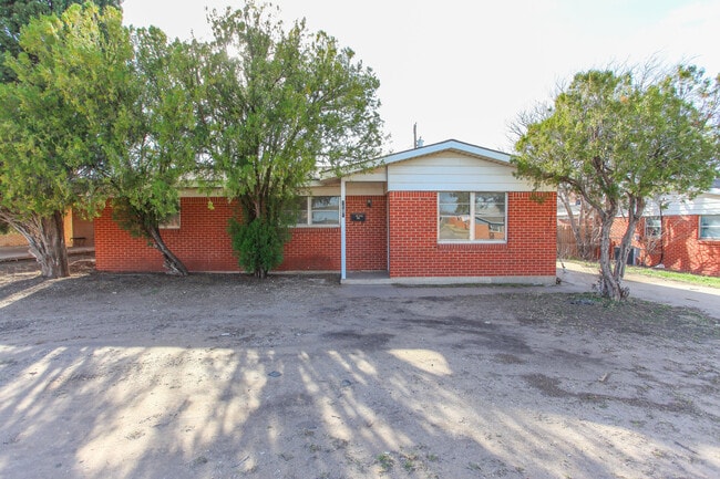 property at 1606 Oriole St