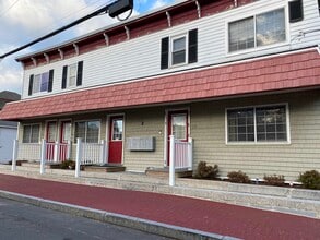 10 Railroad Ave in Derry, NH - Building Photo - Building Photo