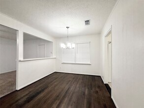 523 Wisteria St in Lake Jackson, TX - Building Photo - Building Photo