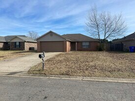 570 Cherub Ct in Conway, AR - Building Photo