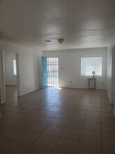2504 E Mobile Ln in Phoenix, AZ - Building Photo - Building Photo