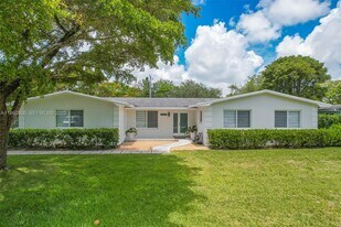 17460 SW 85th Ave in Palmetto Bay, FL - Building Photo