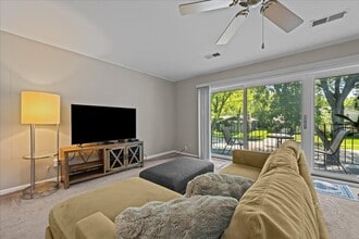 1125 Royal St George Dr in Naperville, IL - Building Photo - Building Photo