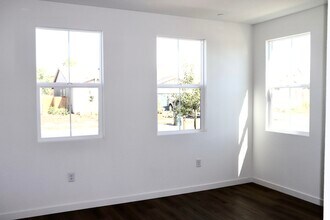 1536 Minories Dr in Plumas Lake, CA - Foto de edificio - Building Photo