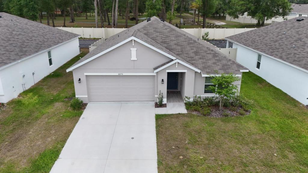 6879 SE 112th Pl in Belleview, FL - Building Photo