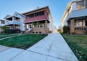2198 Chesterland Ave, Unit First Floor Unit in Lakewood, OH - Building Photo