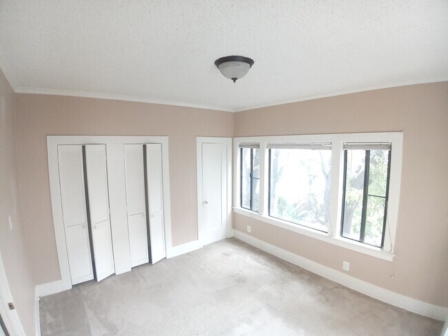 44 Alamitos Ave in Long Beach, CA - Foto de edificio - Building Photo