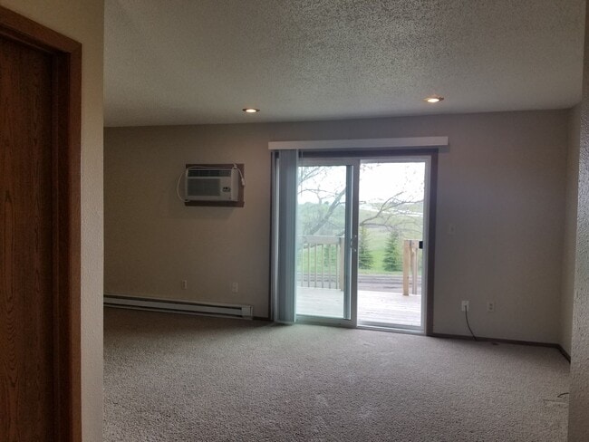 900 9th Ave SE in Valley City, ND - Building Photo - Building Photo