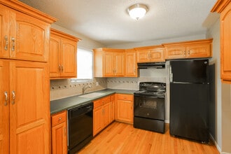 909 Ridge Dr in Belton, MO - Foto de edificio - Building Photo