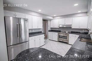 29 Hillcrest Dr in Dover, NH - Building Photo