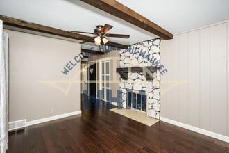 17505 Royalcrest Dr in Brookfield, WI - Building Photo - Building Photo