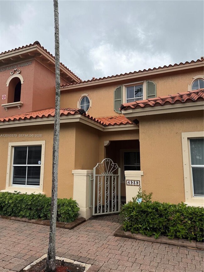 4939 N Harbor Isles Dr in Fort Lauderdale, FL - Building Photo - Building Photo