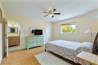 402 Arthur Ave in Lehigh Acres, FL - Foto de edificio - Building Photo