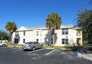 Coral Village Apartments in Cape Coral, FL - Foto de edificio - Building Photo