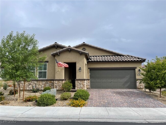 property at 122 Scarlett View Ave