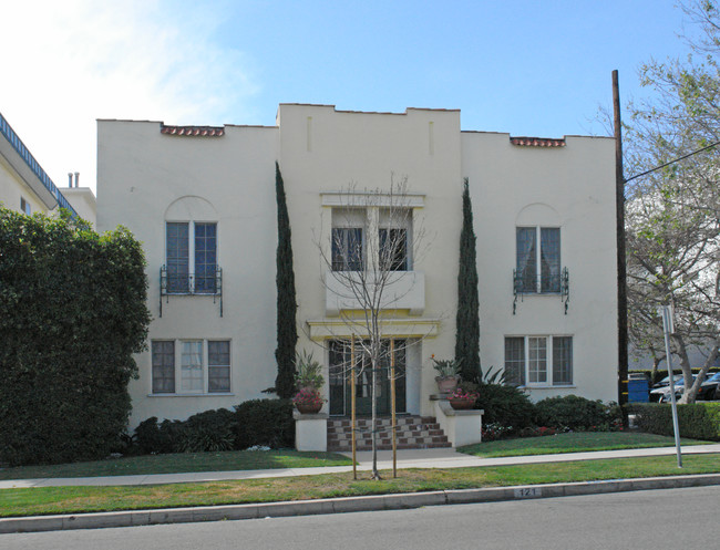 121 S Elm Dr in Beverly Hills, CA - Foto de edificio - Building Photo