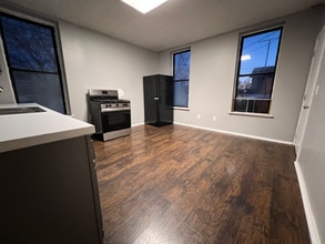 1 Russell Pl in Watervliet, NY - Building Photo - Building Photo