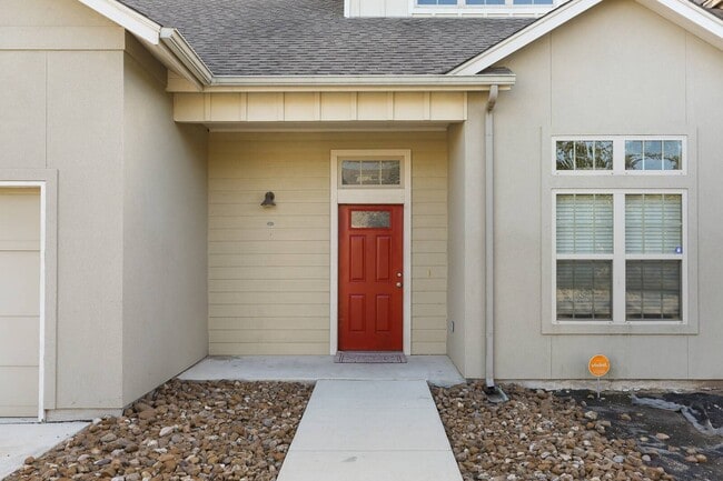 219 Circle Ct in Pleasanton, TX - Building Photo - Building Photo