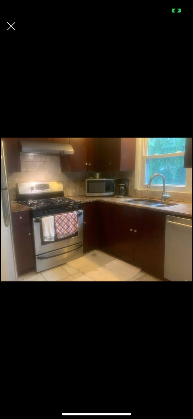 4 Robert Ln Apartments and Nearby Westport Apartments For Rent