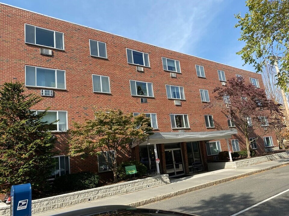 50 Green St in Brookline, MA - Building Photo