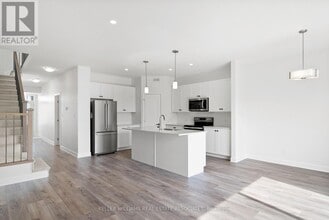 344 Buckthorn Dr in Kingston, ON - Building Photo - Building Photo