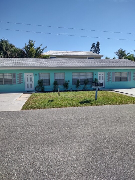 405 S Cooper St in New Smyrna Beach, FL - Building Photo