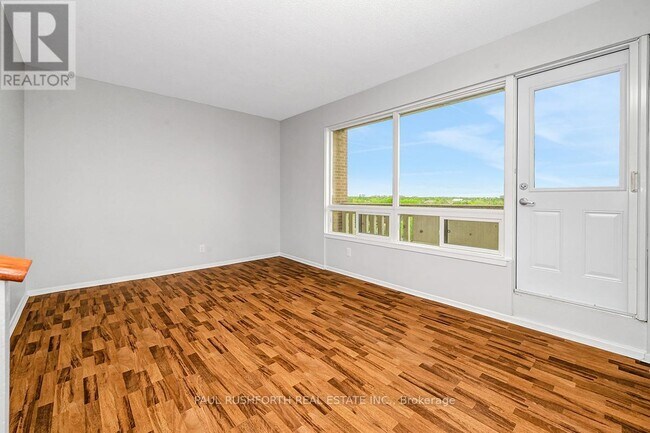 1100-1100 Ambleside Dr in Ottawa, ON - Building Photo - Building Photo
