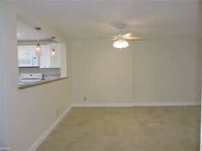 301 SE 3rd St-Unit -Apt 110 in Dania Beach, FL - Foto de edificio - Building Photo