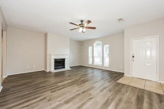 2321 Wildwood Ln in Denton, TX - Building Photo - Building Photo