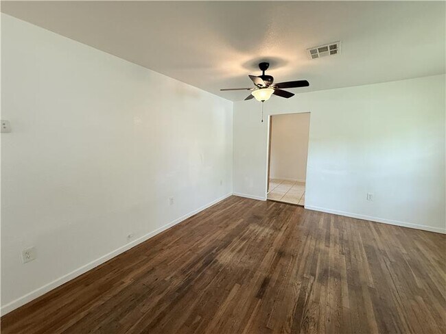 1004 S 3rd St in Copperas Cove, TX - Building Photo - Building Photo