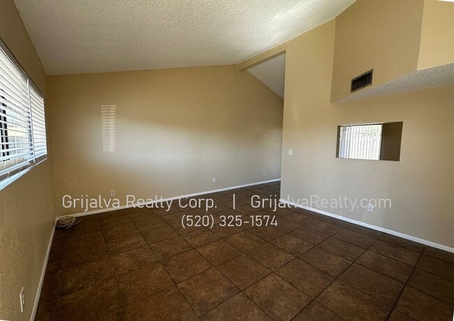 2020 N Madelyn Ave in Tucson, AZ - Building Photo - Building Photo
