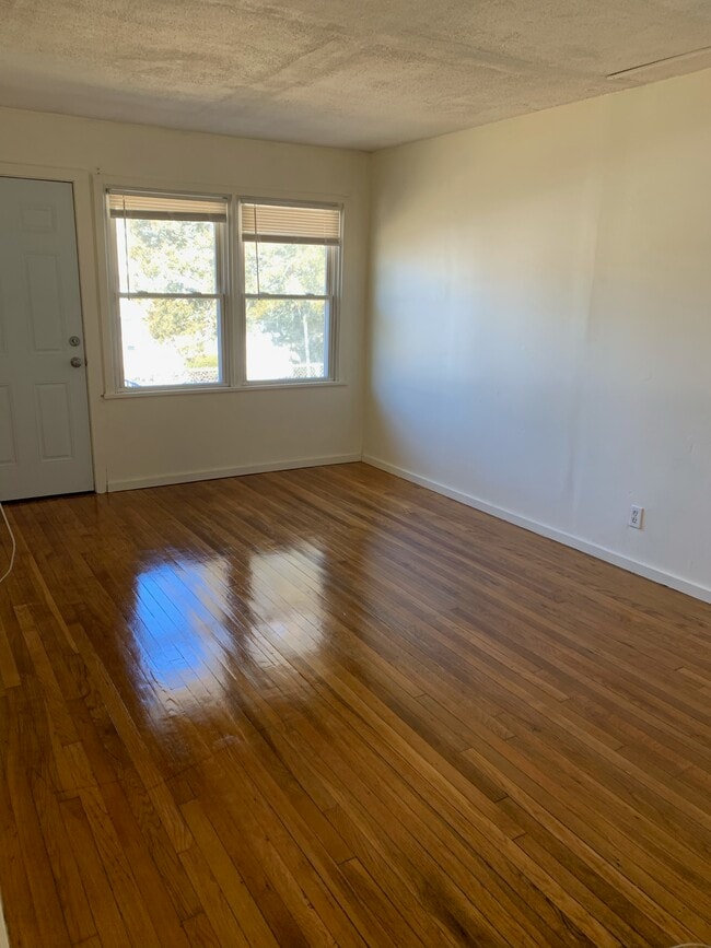 49 DuPont Pl, Unit 49 in Bridgeport, CT - Building Photo - Building Photo