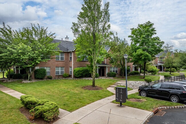 New Center Greens Garden Apartments in Hillsborough, NJ - Building Photo - Building Photo