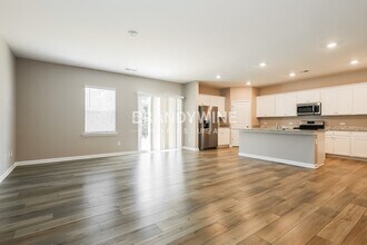 827 Gelderland Dr in Hampton, GA - Building Photo - Building Photo