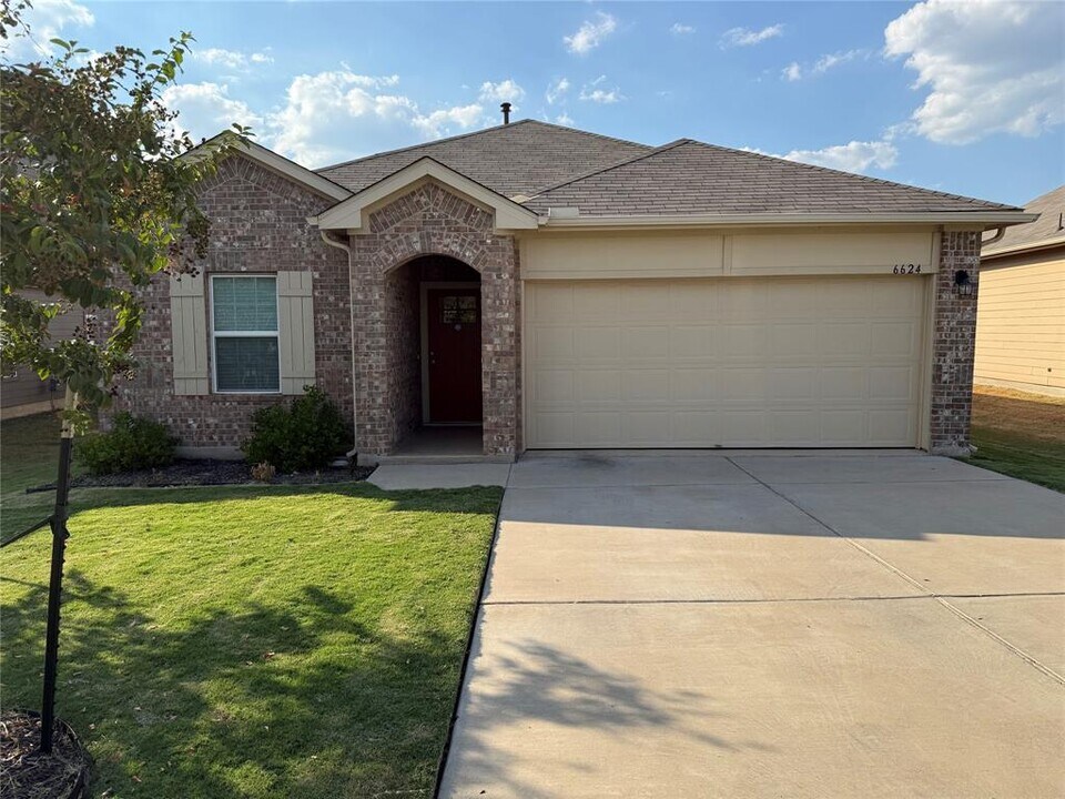 6624 San Isidro Dr in Austin, TX - Foto de edificio
