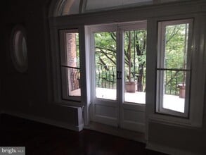 2012 Mt Royal Terrace in Baltimore, MD - Building Photo - Building Photo