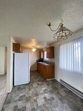 415 E Rose St in Lebanon, OR - Building Photo - Building Photo