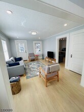 10 Dodd Rd in West Caldwell, NJ - Foto de edificio - Building Photo