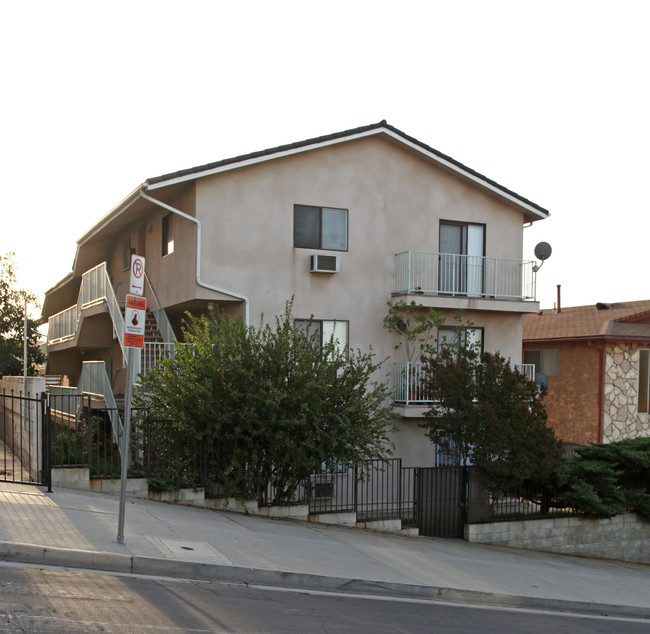 980 White Knoll Dr in Los Angeles, CA - Foto de edificio - Building Photo