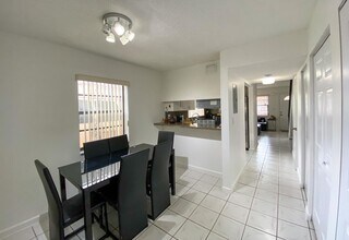 2221 W 52nd St in Hialeah, FL - Building Photo - Building Photo