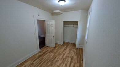 3210 N Richards St, Unit 3210 in Milwaukee, WI - Building Photo - Building Photo