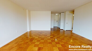 80 Monmouth St, Unit 101-107 in Brookline, MA - Foto de edificio - Building Photo