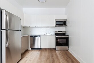 2819 N Pine Grove Ave, Unit 3A in Chicago, IL - Building Photo - Building Photo